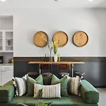 Holiday home Rooftop Patio With Parking Walk To Belmont And 12 South *