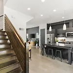 Holiday home Rooftop Patio With Parking Walk To Belmont And 12 South Nashville