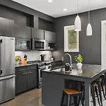Holiday home Rooftop Patio With Parking Walk To Belmont And 12 South *