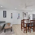 Spacious Duplex In Prime Location Holiday home Nashville