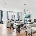 Rooftop Hot Tub Fire Pit 6br Near Broadway Holiday home *