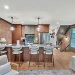 New Bright Modern Townhome With Rooftop & Garage * Nashville