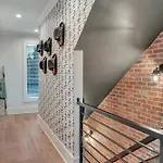 New Bright Modern Townhome With Rooftop & Garage