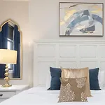 Luxurious Downtown 2 Bedroom 2 Bath With Views 1M