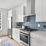 Holiday home Rooftop Hot Tub Fire Pit 6br Near Broadway