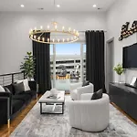 Luxe Getaway With Hot Tub Holiday home *