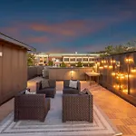 New Music City Loft-Style Stay With Rooftop Views