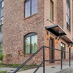 New Bright Modern Townhome With Rooftop & Garage