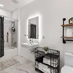 Apartment Lovely River View Walk To Downtown Has Garage And Balcony Nashville