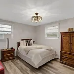 Luxurious 4Br Home Pet Friendly
