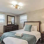 Luxurious 4br Pet Friendly