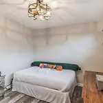 Luxurious 4br Pet Friendly *