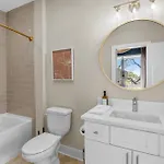 Holiday home Boho-chic With A Hot Tub, Fire Pit *