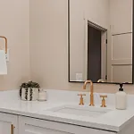 Starr Piano - Highball And Bellamy - 8 Bedroom Holiday home Nashville