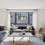 Apartment New Stylish Nash Townhouse W Hot Tub & Rooftop Nashville