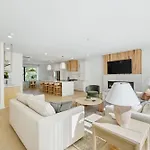 Getaway Rooftop Views & Modern Comfort Nashville