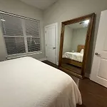 The Nash Luxe, Pool, Gym, Nightlife!