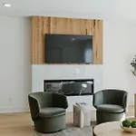 Getaway Rooftop Views & Modern Comfort Apartment Nashville