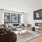 New Stylish Nash Townhouse W Hot Tub & Rooftop * Nashville