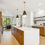 Apartment New Stylish Nash Townhouse W Hot Tub & Rooftop Nashville