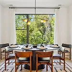 Apartment New Stylish Nash Townhouse W Hot Tub & Rooftop Nashville