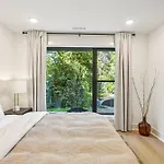New Stylish Nash Townhouse W Hot Tub & Rooftop Nashville