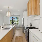 Getaway Rooftop Views & Modern Comfort Apartment