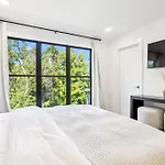 New Stylish Nash Townhouse W Hot Tub & Rooftop * Nashville