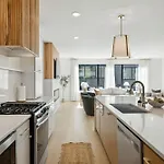 Getaway Rooftop Views & Modern Comfort *