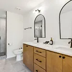 Apartment New Stylish Nash Townhouse W Hot Tub & Rooftop *