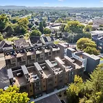 New Stylish Nash Townhouse W Hot Tub & Rooftop