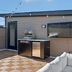 Getaway Rooftop Views & Modern Comfort Apartment Nashville