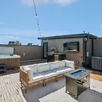 Getaway Rooftop Views & Modern Comfort * Nashville