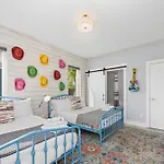 Stylish 4br - Rooftop Deck Near Downtown Holiday home *