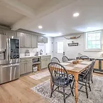 Dream Sylvan Park 4 Bed 3 Bath, Lush Outdoor Area Holiday home Nashville