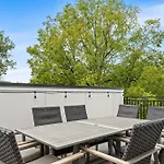 Stylish 4br - Rooftop Deck Near Downtown Holiday home *