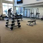 Apartment Monaco W Pool Gym Parking *