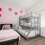 2 Condo Units! Sleeps 26! Free Parking, 5 Min Dt