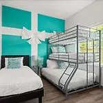 2 Condo Units! Sleeps 26! Free Parking, 5 Min Dt