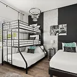 2 Condo Units! Sleeps 26! Free Parking, 5 Min Dt