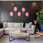 Huge Private Rooftop Deck W Firepit Putt-Putt • 8 Mins To Broadway Doralee