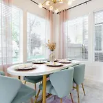 The Pink Royale By Local Holiday home *