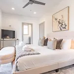 Holiday home The Onyx Opal By Local Nashville