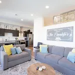 Downtown Luxury Pool Gym Free Parking 312