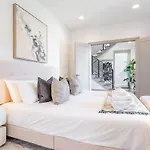 Holiday home The Onyx Opal By Local