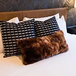 Misty-Odyssey-Mins To Broadway-Pool & Full Gym!