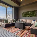 Holiday home Bustling Broadway By Local *