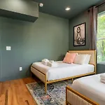 Holiday home The Pink Royale By Local *