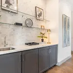 The Onyx Opal By Local Holiday home