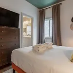 Holiday home Bustling Broadway By Local Nashville